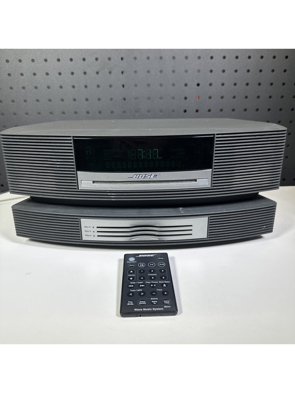 Bose Wave Music System, AM/FM Radio/CD w/3 Disc Multi CD Changer & Remote Works